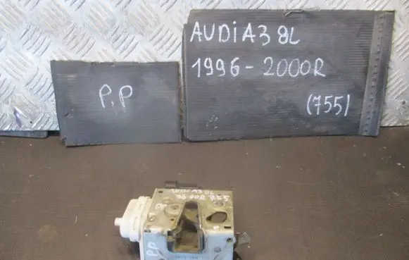 Audi A3 S3 8L Loading door lock 8L1831016C