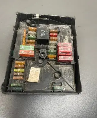 Volkswagen Golf V Fuse module 1E260408