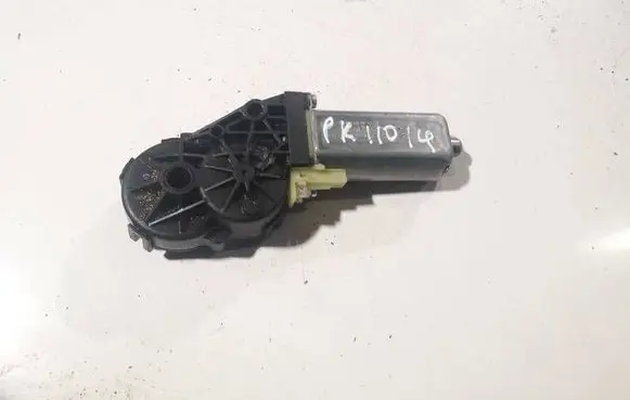 Volkswagen PASSAT B6 Seat adjustment motor 821418064