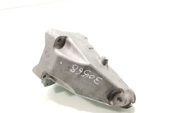 Mercedes-Benz C W205 Engine mounting bracket A2742231004