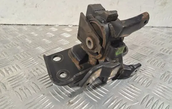 Toyota Avensis T270 Engine mount bracket 123720R030