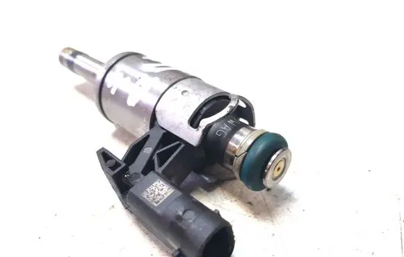Audi A4 S4 B9 Fuel injector 04E133036A