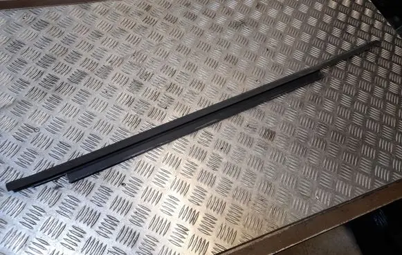 Audi Q5 SQ5 8R Front door glass trim molding 8R0837477