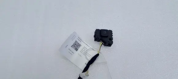 Alfa Romeo Giulia Tailgate/boot open switch button 01561143450