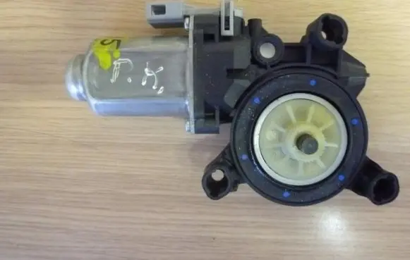 Volkswagen Up Front door window regulator motor 6RU959802 Z315