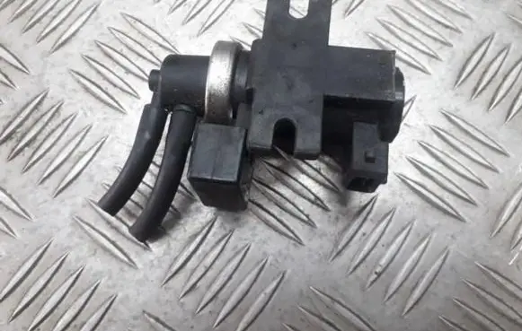BMW 5 E39 Turbo solenoid valve 72279600 2247906