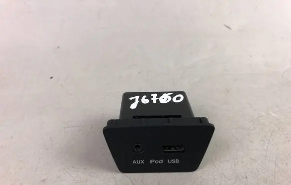 Hyundai ix35 AUX in-socket connector 961102S500TAN