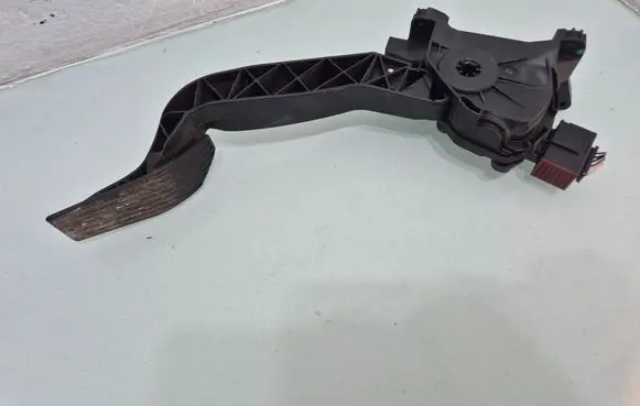 Jeep Renegade Accelerator throttle pedal 51942427