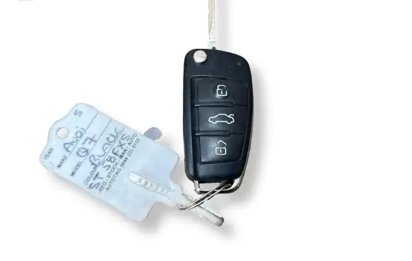 Audi Q7 4L Ignition key/card 4F0837220R