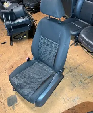 Volkswagen Golf VI Front driver seat 
