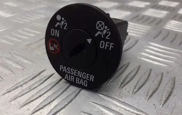 Opel Mokka X Passenger airbag on/off switch 13577258