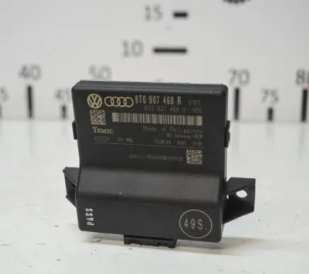 Audi A5 8T 8F Gateway control module 8T0907468R