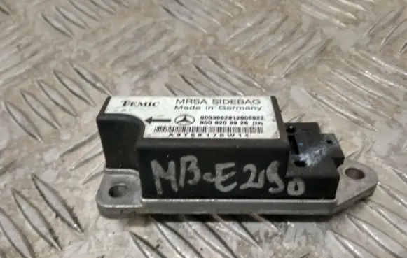 Mercedes-Benz E W210 Airbag deployment crash/impact sensor 0008209926