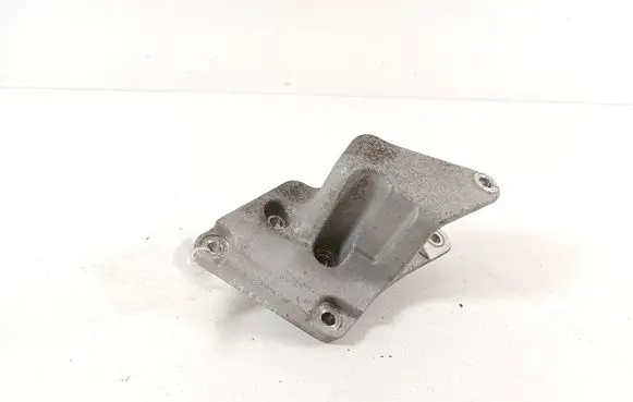 Engine mounting bracket
