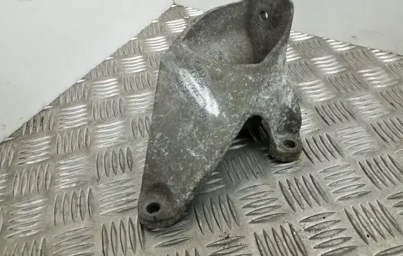 Audi A6 S6 C6 4F Engine mounting bracket 4F0199307N