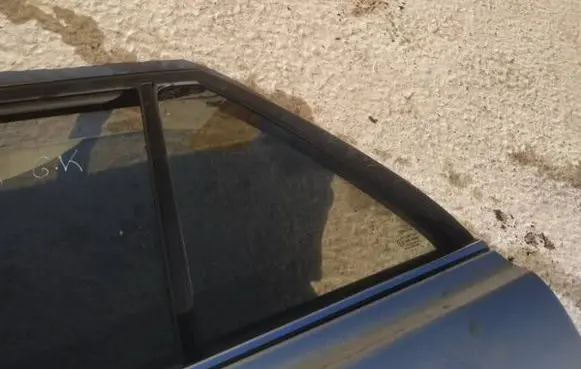 Toyota Avensis T250 Rear vent window glass 