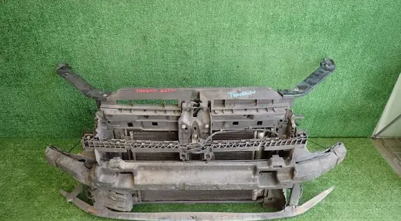 Volkswagen Touran III Radiator support slam panel