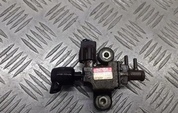 Toyota Corolla E120 E130 Valve vacuum 25819-27020