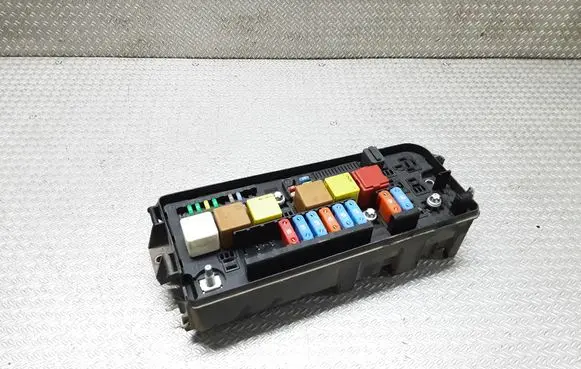 Opel Signum Fuse module 13205791