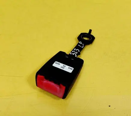 Mazda 323 Front seatbelt buckle 