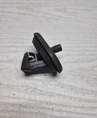 Volvo V70 Windshield washer spray nozzle 30699651