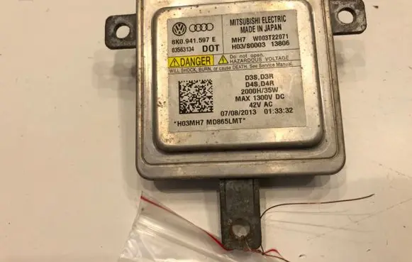 Volkswagen PASSAT CC Voltage converter/converter module 8K0941597E