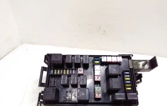Chrysler 300 - 300C Fuse module P04692233AD