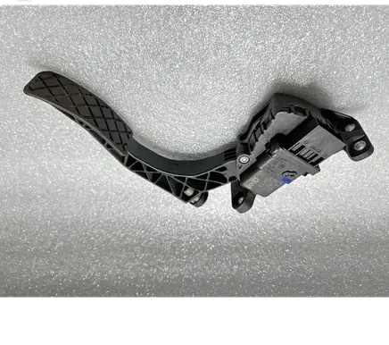 Accelerator throttle pedal