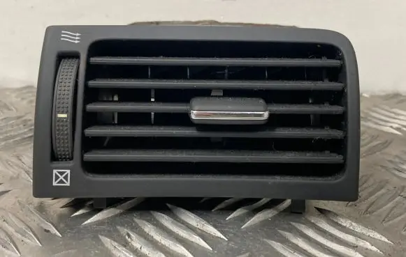 Toyota Avensis T250 Dashboard side air vent grill/cover trim 8518