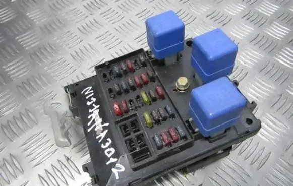 Nissan Almera Fuse box set 243501n000f