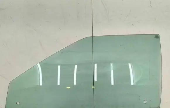 Audi Coupe Front door window glass four-door E143R001026