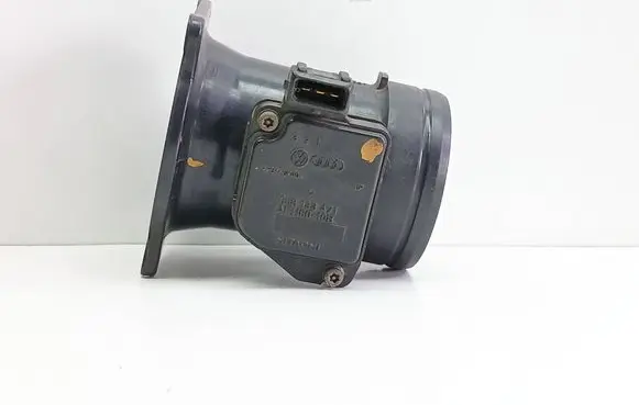 Volkswagen PASSAT B5 Mass air flow meter 058133471