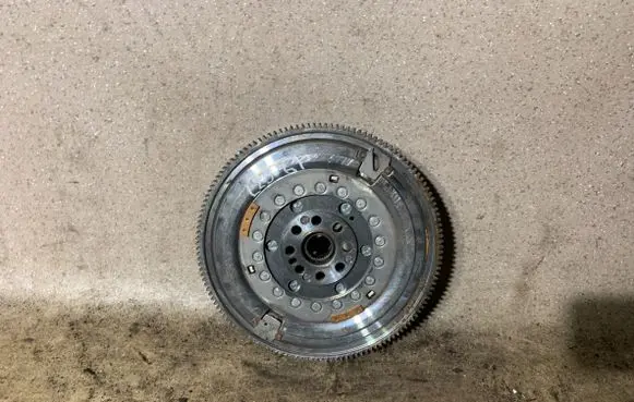 BMW 2 F46 Flywheel 865563804