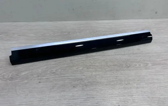 Dashboard glove box trim