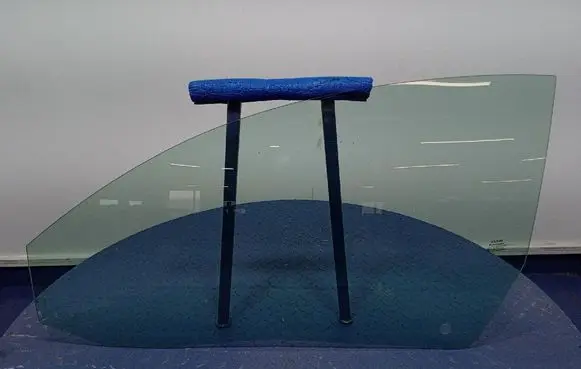 Nissan Micra Front door window glass four-door 