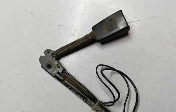 Mazda 3 I Front seatbelt buckle f2w65af14awf