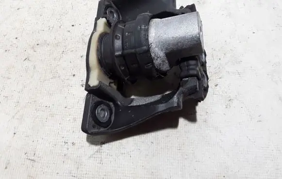 Volvo XC60 Engine mount bracket 32137496