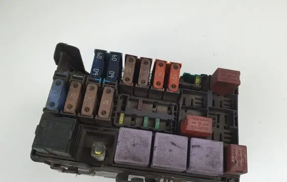 Renault Laguna II Fuse module 8200003059