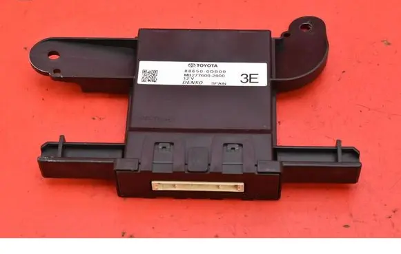 Toyota Yaris Engine control unit/module ECU 886500DB00