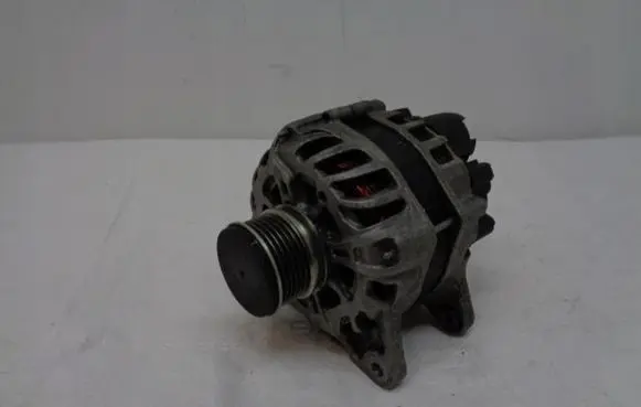 Renault Captur Generator/alternator 231008918R