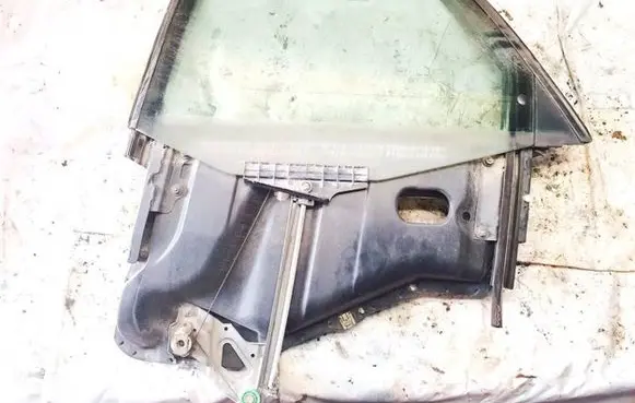 Audi 80 90 B3 Rear door window/glass frame 