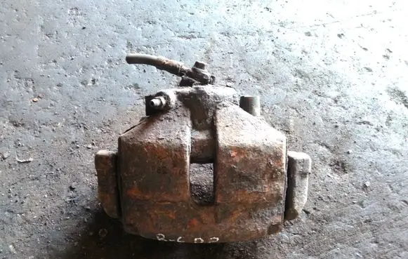 Volkswagen PASSAT B6 Front brake caliper