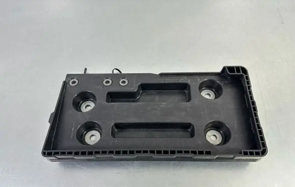Volkswagen PASSAT B8 Battery tray 3Q0804869