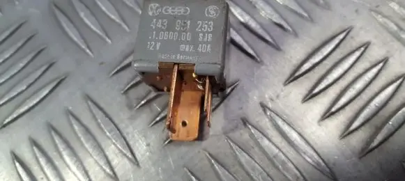 Audi A4 S4 B5 8D Other relay 443951253