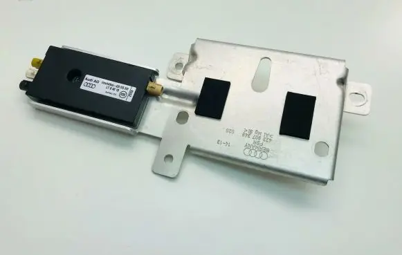 Audi R8 42 Aerial antenna amplifier 420035530