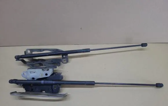 Mercedes-Benz C W204 Engine bonnet/hood hinges A2048800728