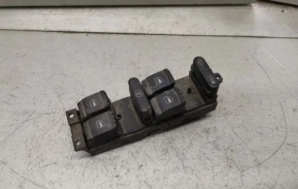 Volkswagen PASSAT B5.5 Electric window control switch 1J4959857