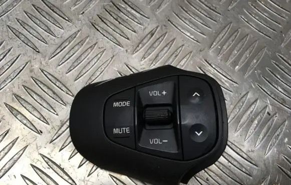 KIA Carens III Sound control switch 