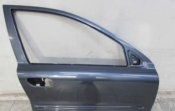 Volvo V70 Front door 48600
