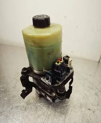 Ford Focus Power steering pump 4M513K514CB